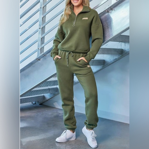 Lounge set. Very contemporary & comfy 💕; will be a fall regular. Size Large. - Picture 2 of 6